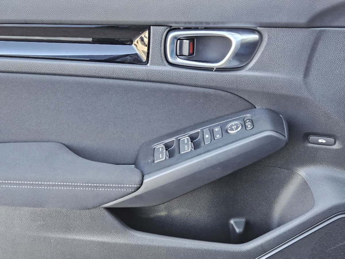 2025 Honda Civic Hybrid - Image 18