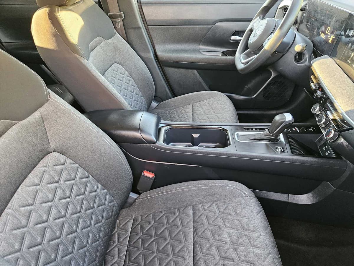 2025 Nissan Kicks - Image 13