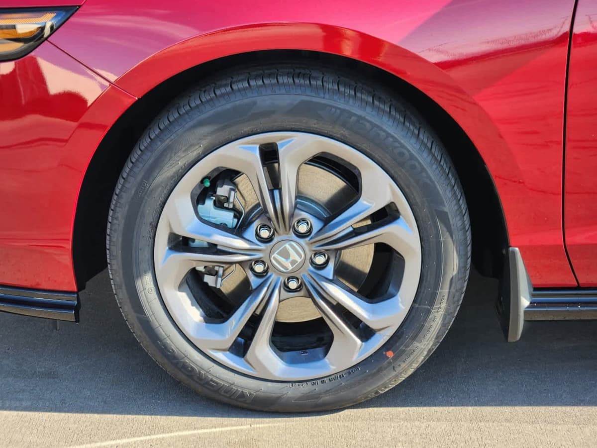 2025 Honda Accord Hybrid - Image 8