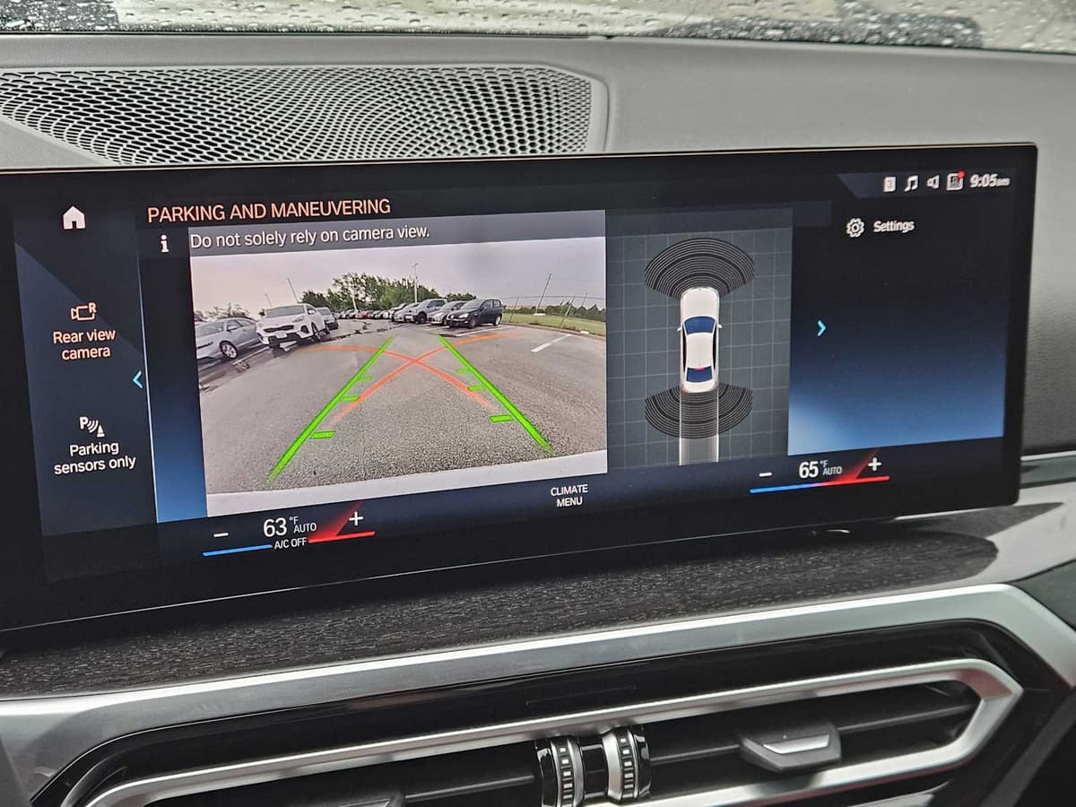 2023 BMW 330i - Image 17