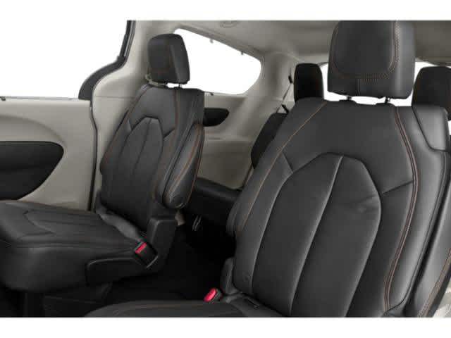 2018 Chrysler Pacifica - Image 11
