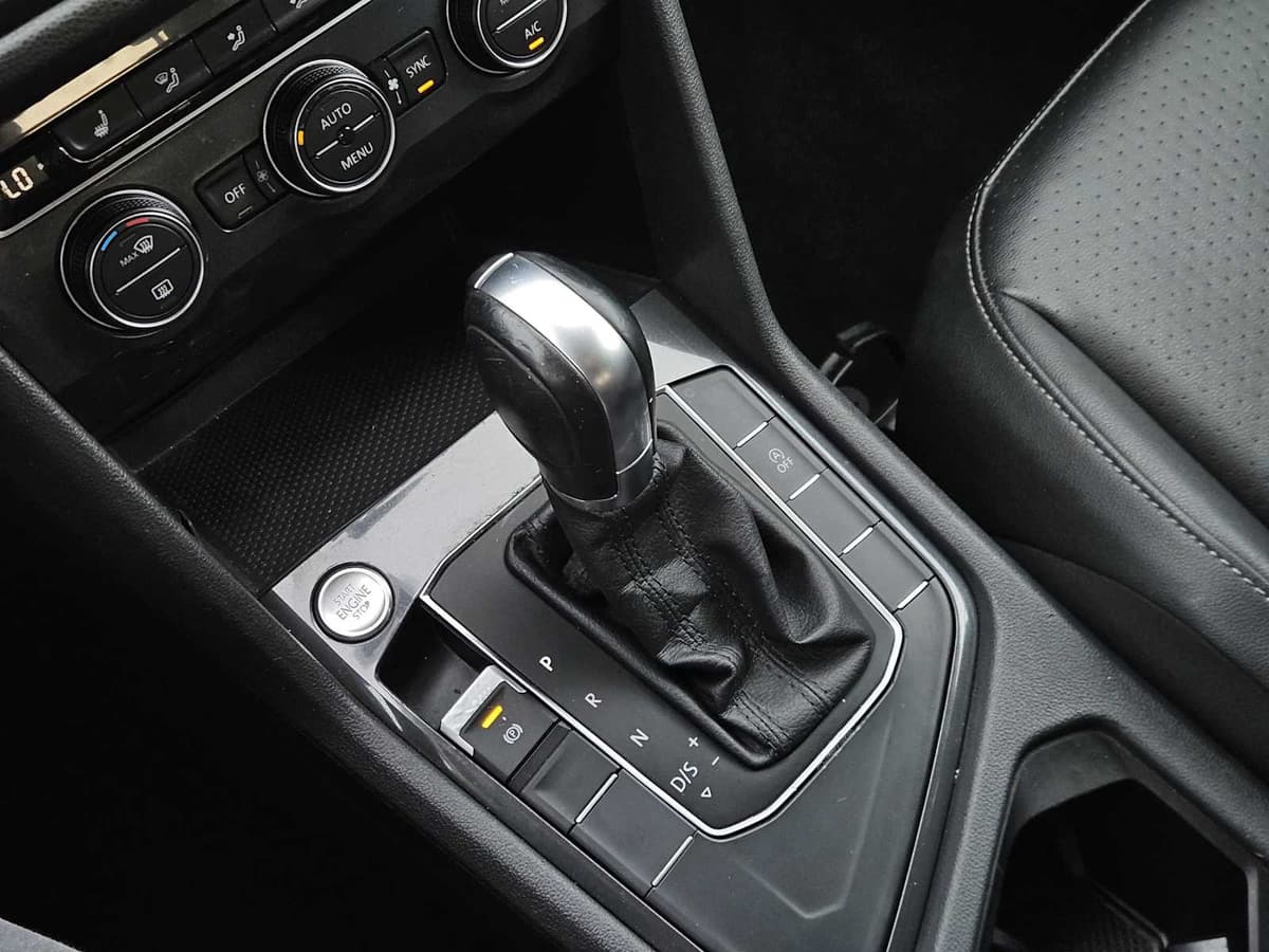 2018 Volkswagen Tiguan - Image 20