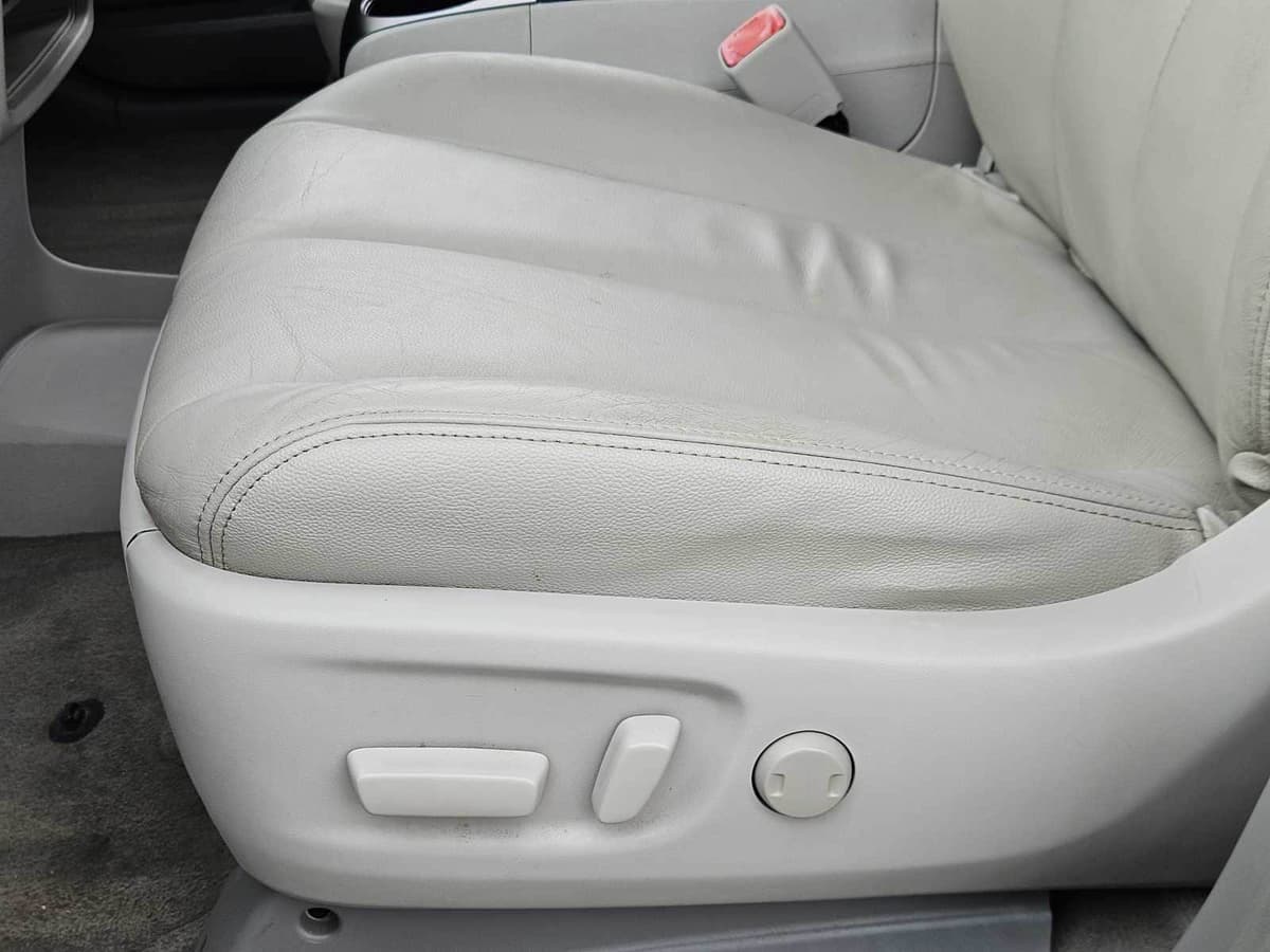 2014 Toyota Sienna - Image 23