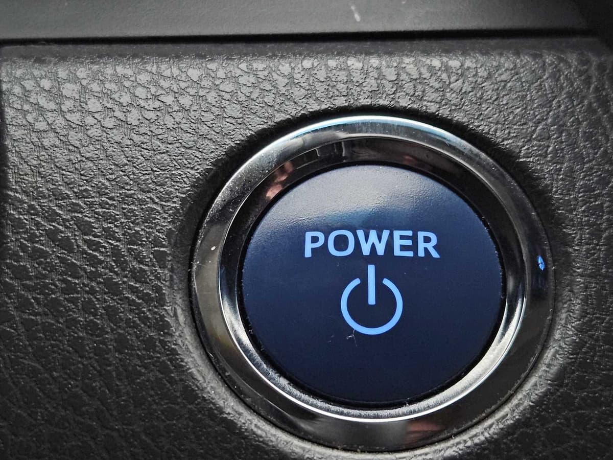 2019 Toyota Camry - Image 21