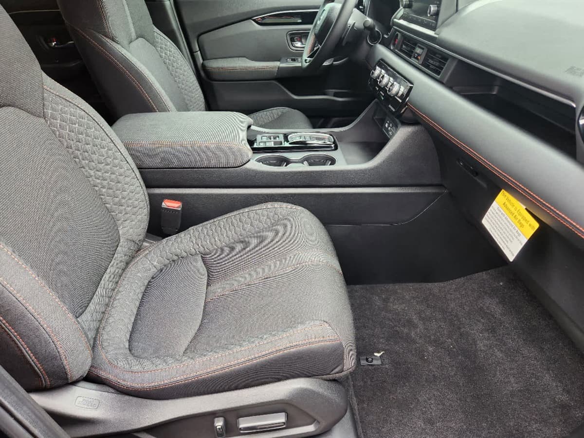 2025 Honda Pilot - Image 12