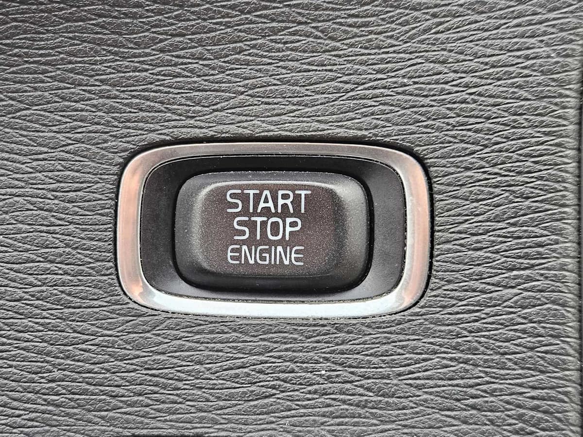 2015 Volvo S60 - Image 19