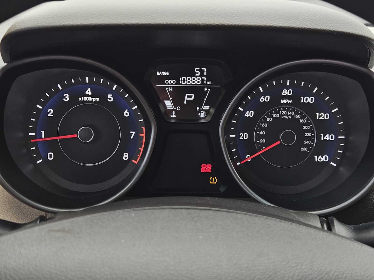 2012 Hyundai Elantra - Image 15