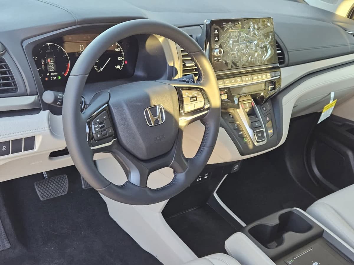 2026 Honda Odyssey - Image 2