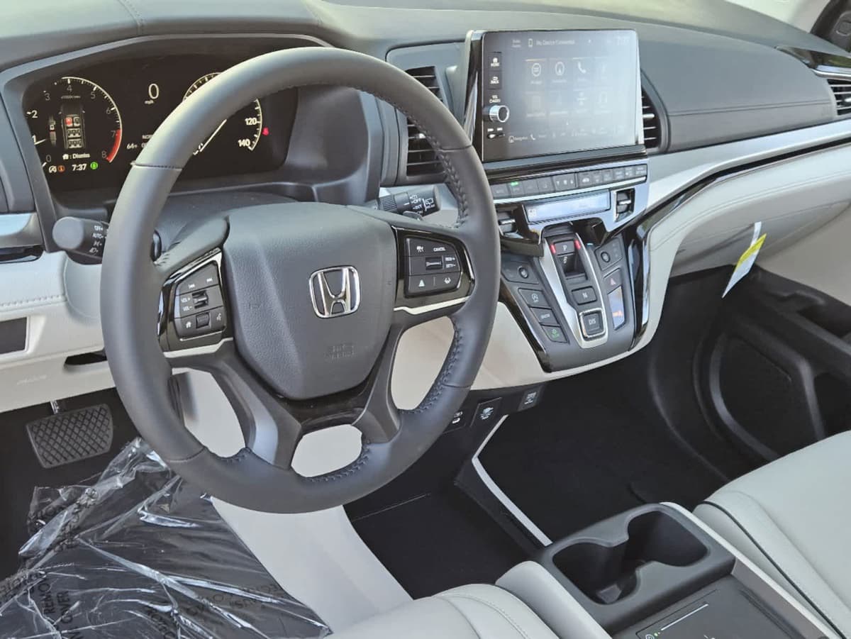 2026 Honda Odyssey - Image 2