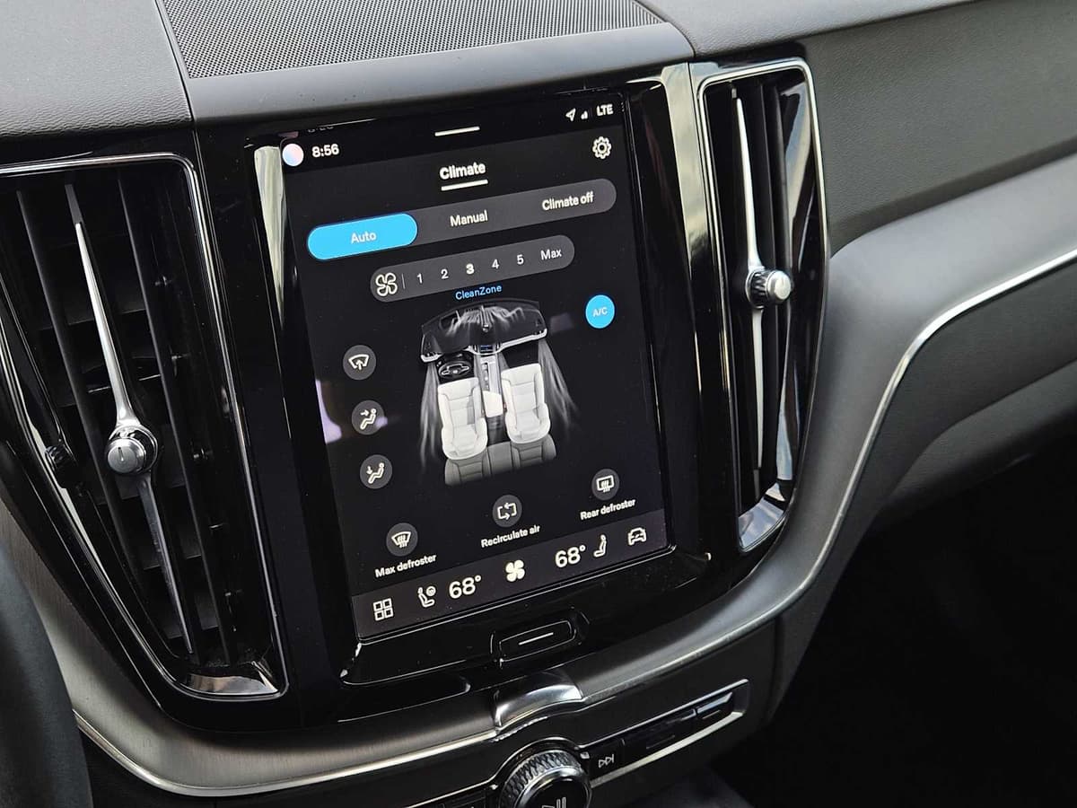 2023 Volvo XC60 - Image 19