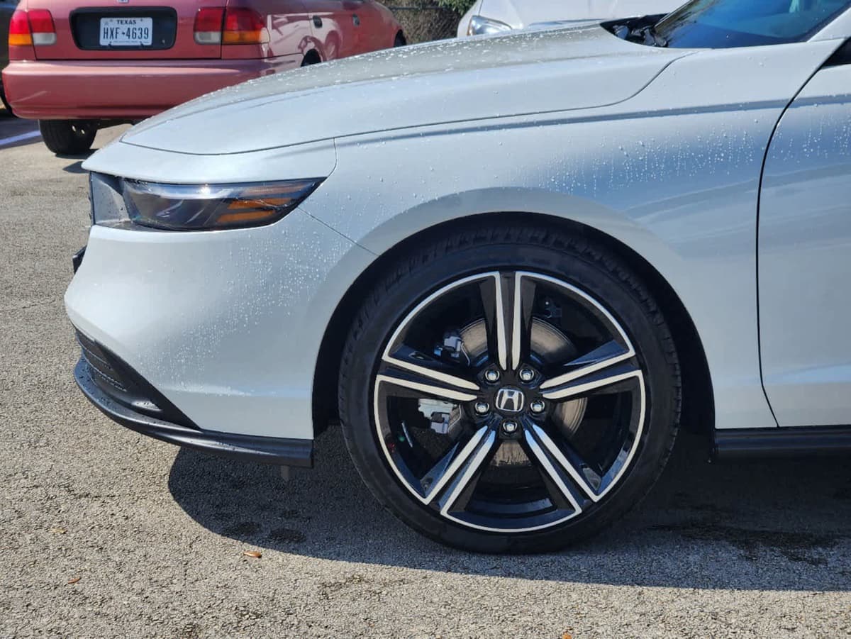 2025 Honda Accord Hybrid - Image 6