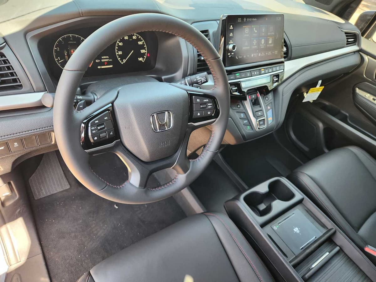 2026 Honda Odyssey - Image 2
