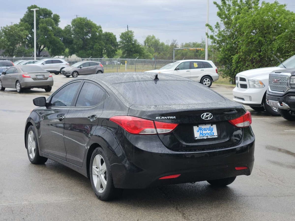 2012 Hyundai Elantra - Image 5