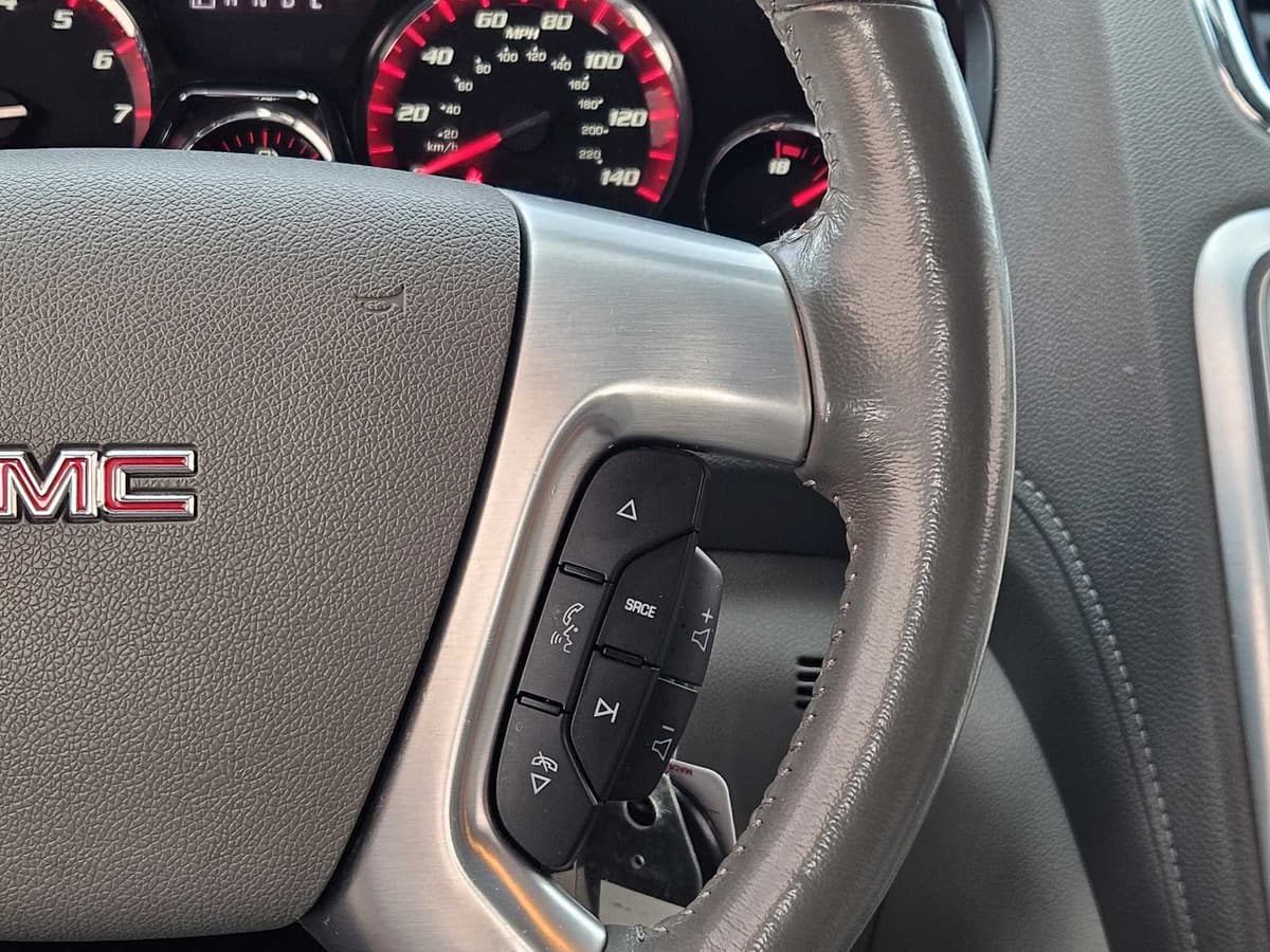 2015 GMC Acadia - Image 25