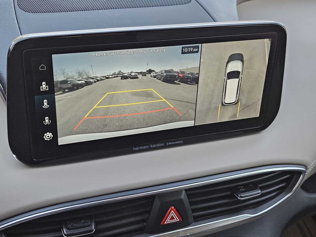 2022 Hyundai Santa Fe - Image 17