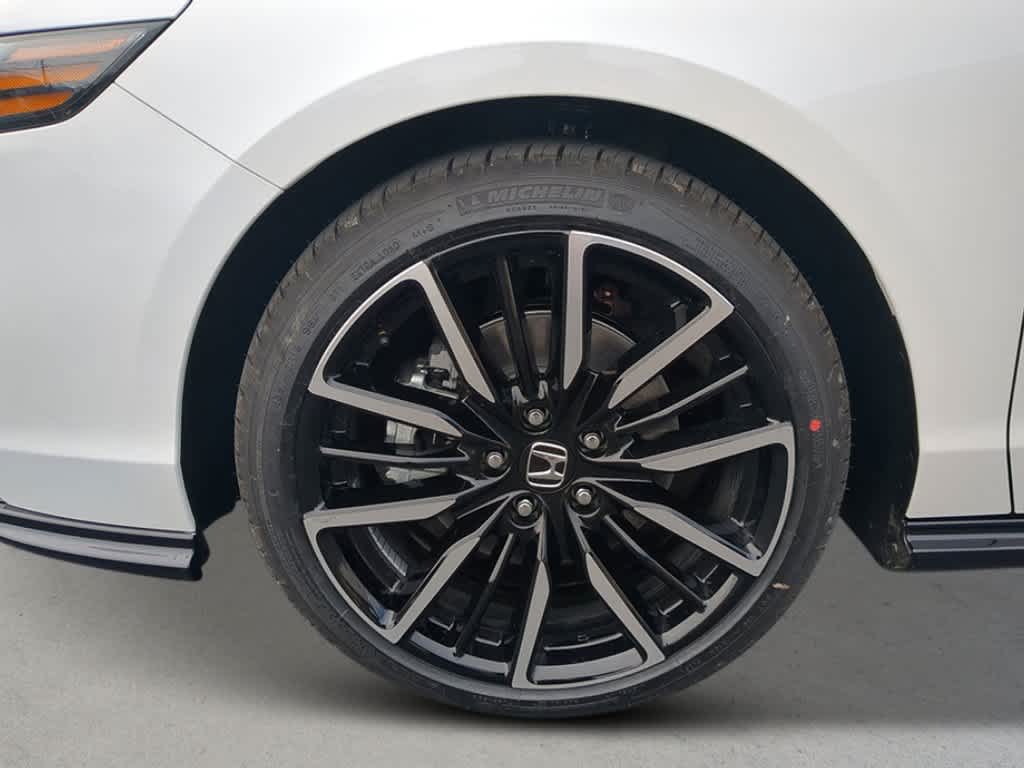 2026 Honda Accord Hybrid - Image 9