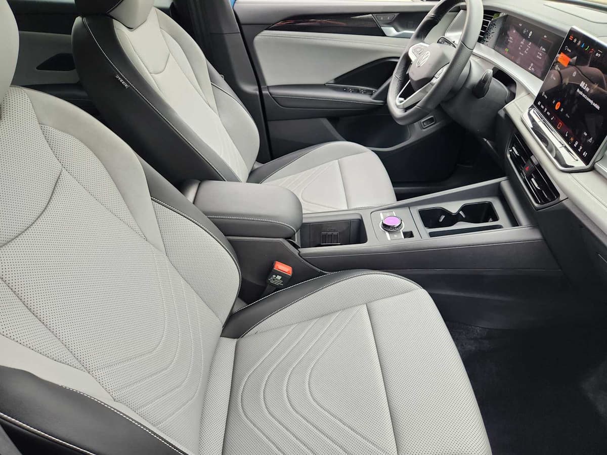 2025 Volkswagen Tiguan - Image 13