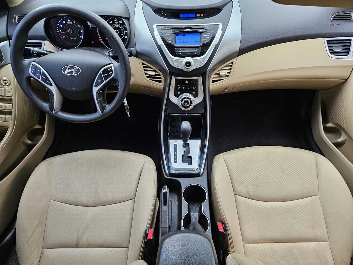 2012 Hyundai Elantra - Image 22