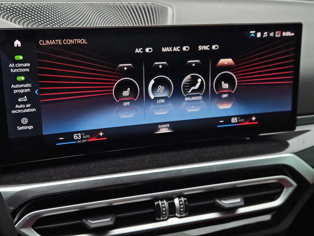 2023 BMW 330i - Image 18