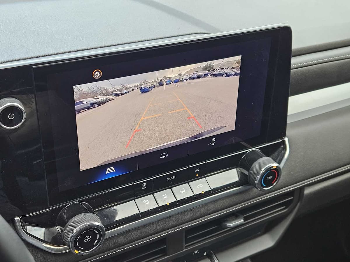 2023 Chevrolet Colorado - Image 18