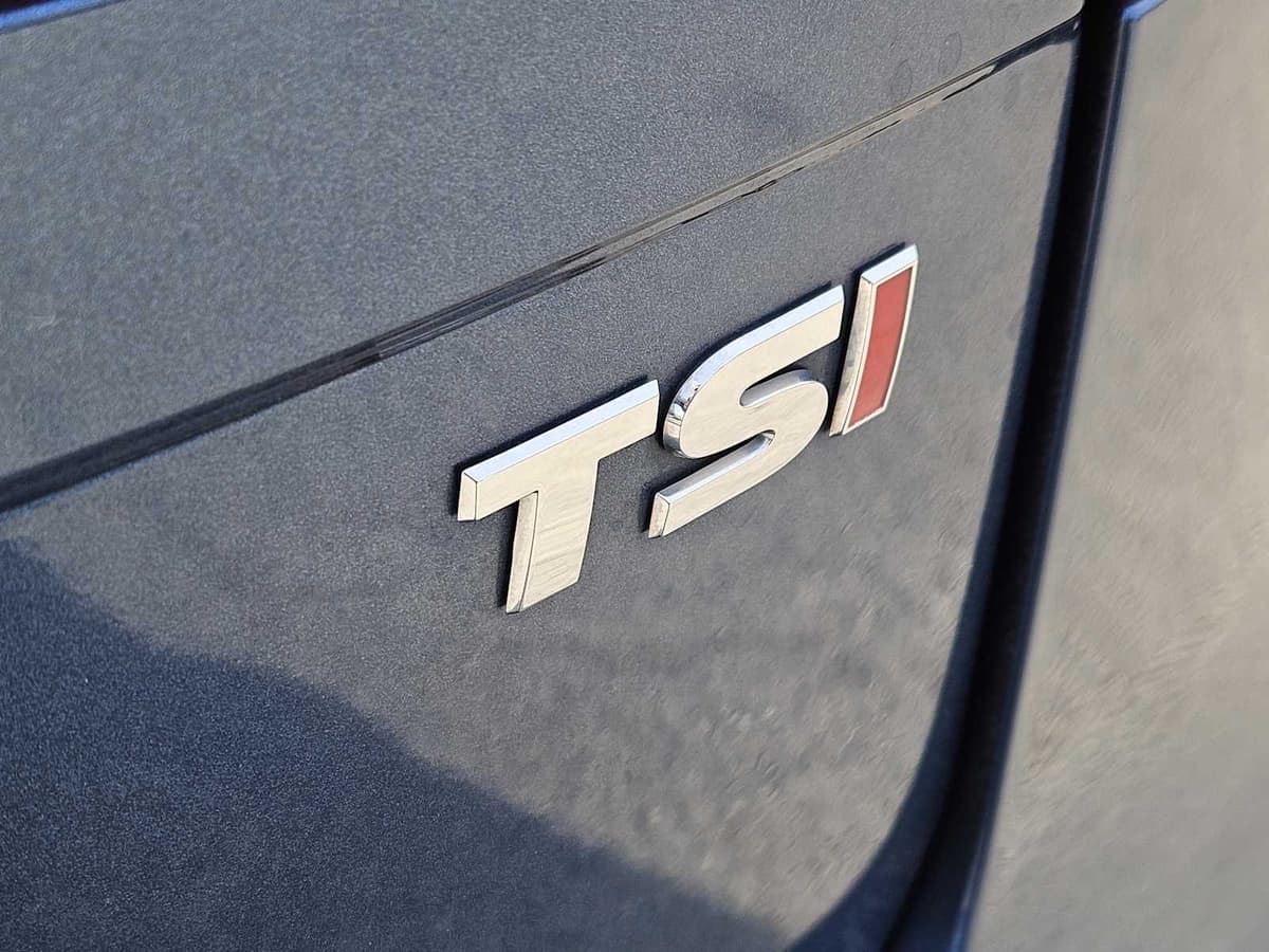 2018 Volkswagen Tiguan - Image 12