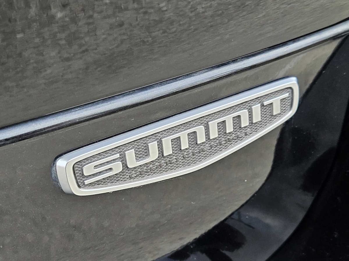 2022 Jeep Grand Cherokee L - Image 11