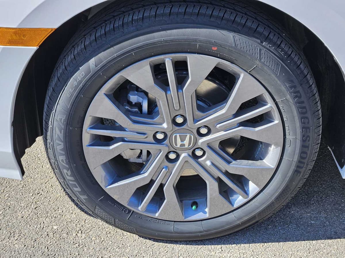 2026 Honda Odyssey - Image 8