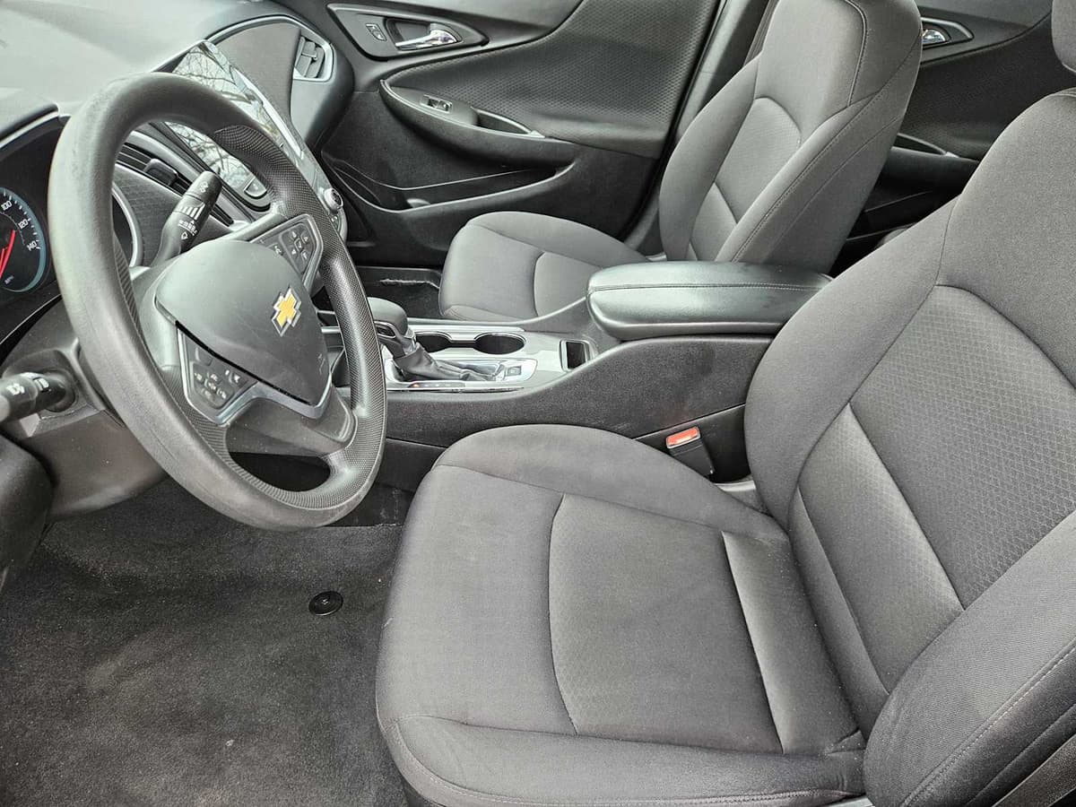 2023 Chevrolet Malibu - Image 13