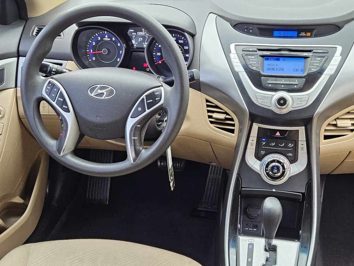 2012 Hyundai Elantra - Image 23