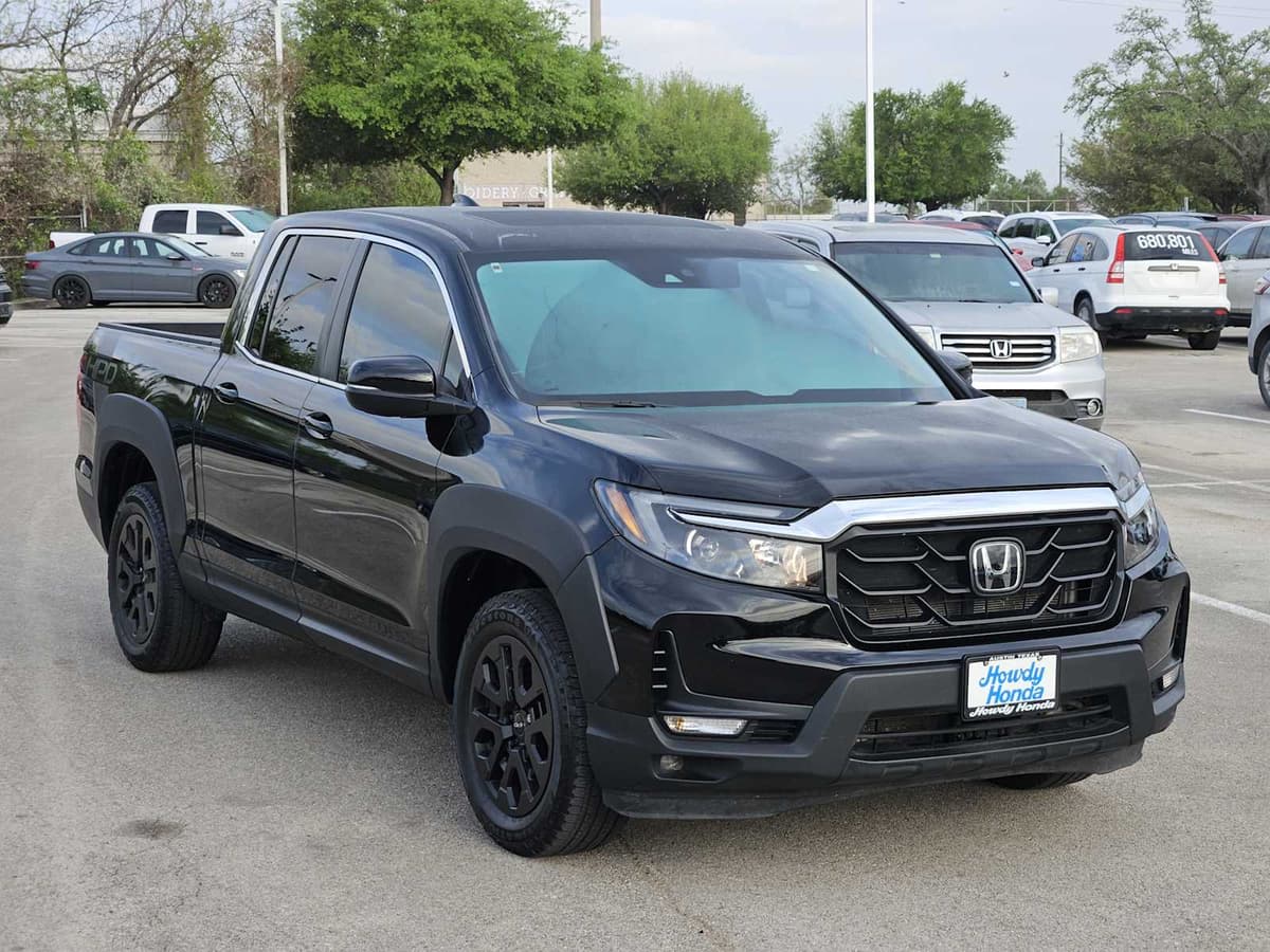 2023 Honda Ridgeline - Image 3