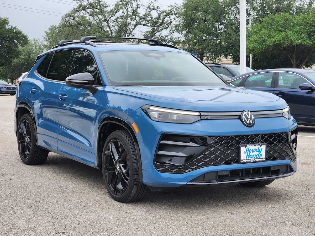 2025 Volkswagen Tiguan - Image 3