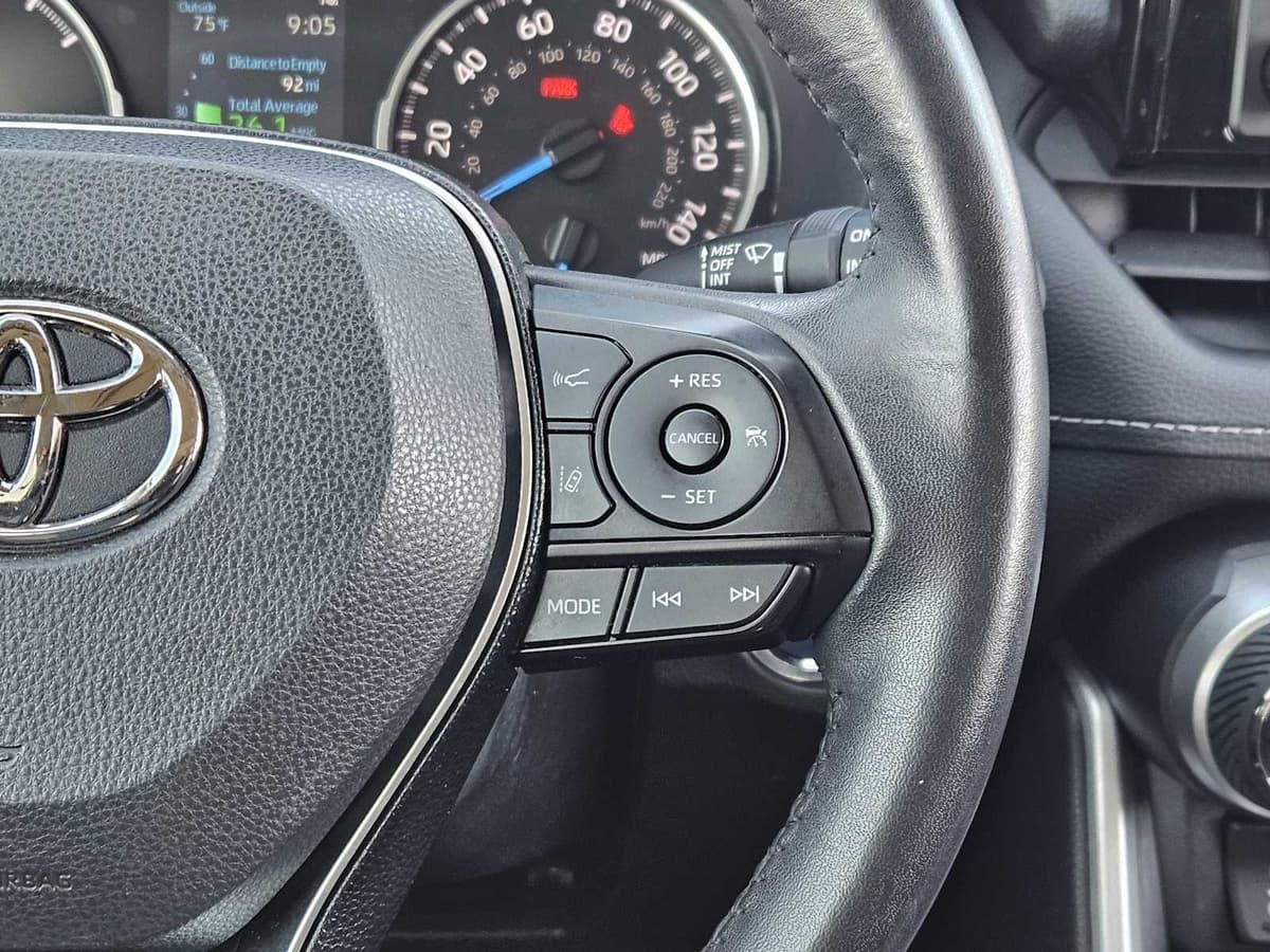 2021 Toyota RAV4 - Image 27