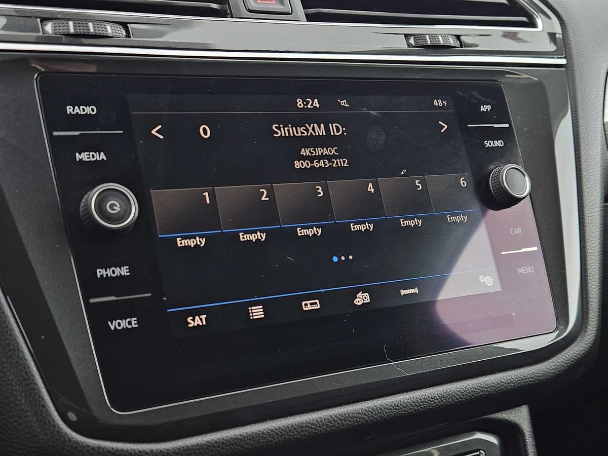 2018 Volkswagen Tiguan - Image 17