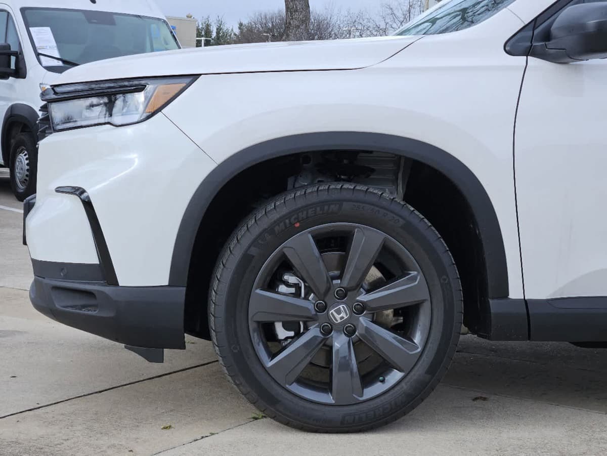 2025 Honda Pilot - Image 8