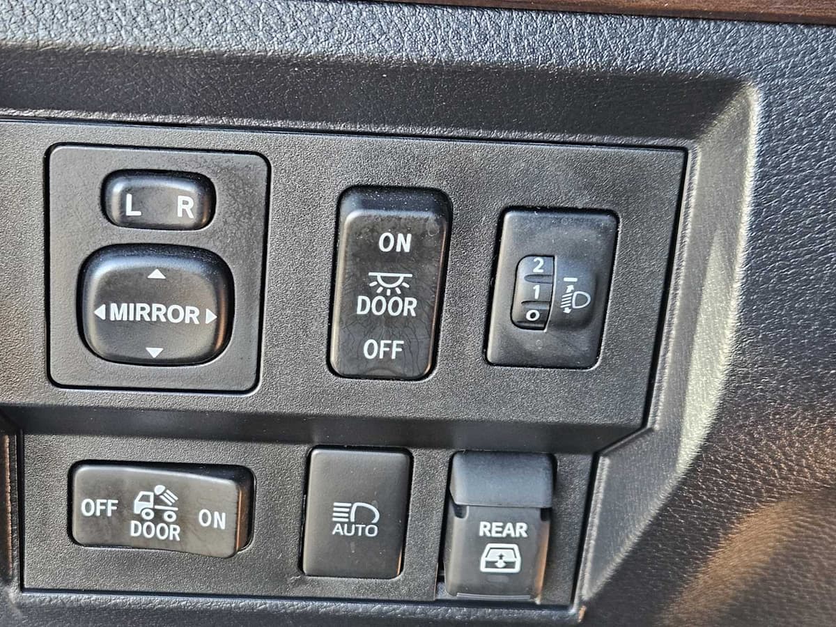 2020 Toyota Tundra - Image 22