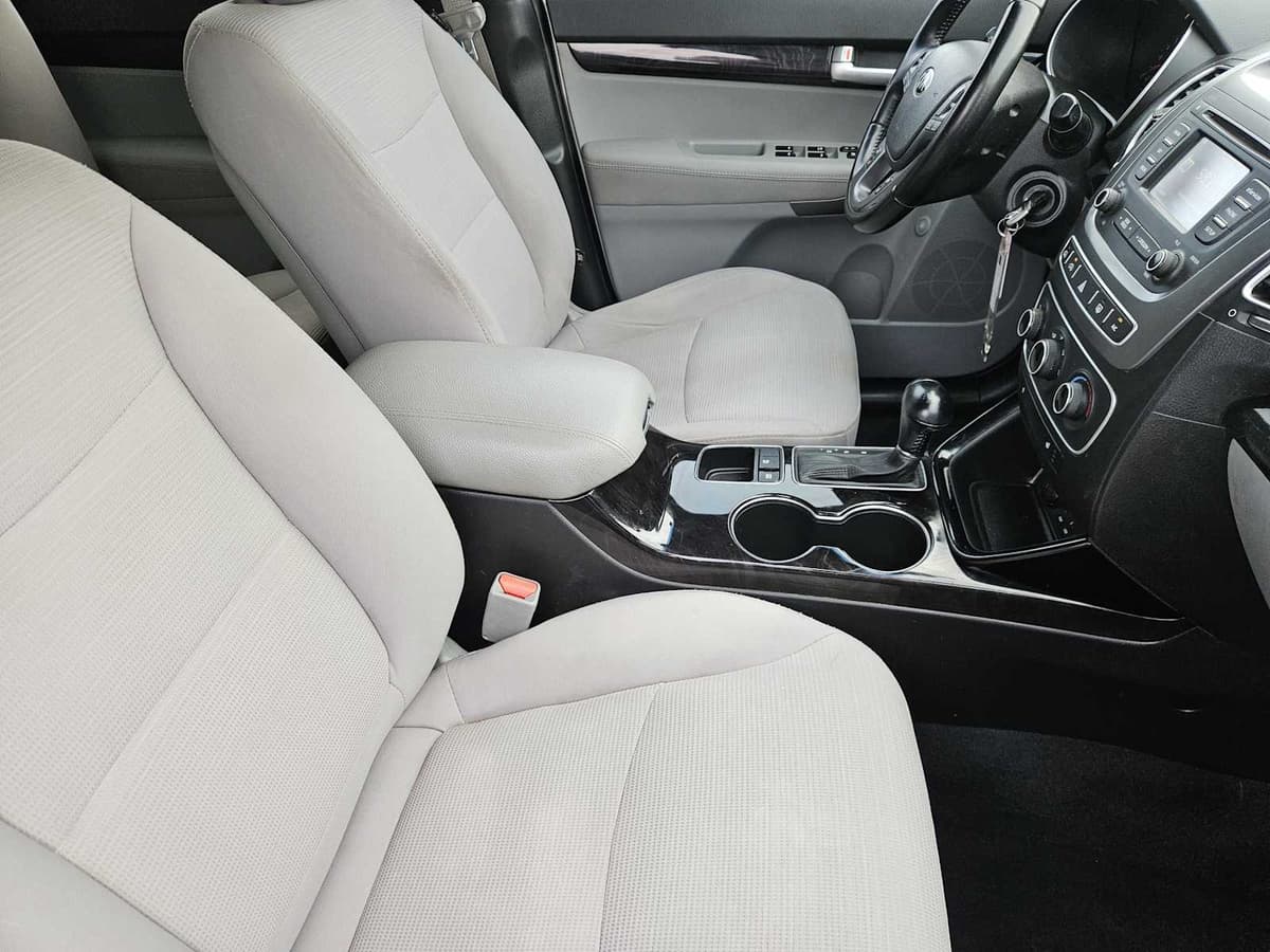 2015 Kia Sorento - Image 14