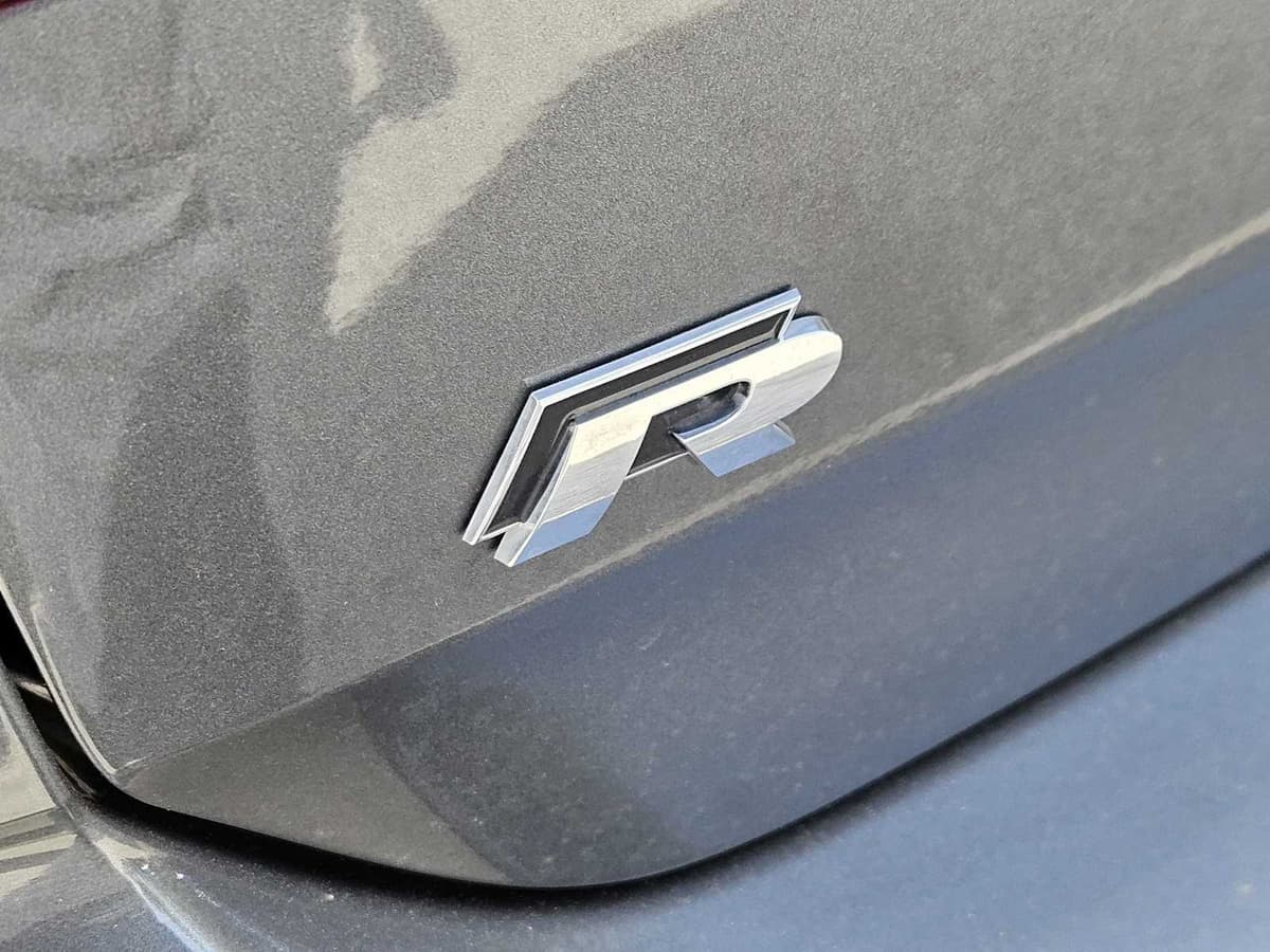 2019 Volkswagen Golf R - Image 11