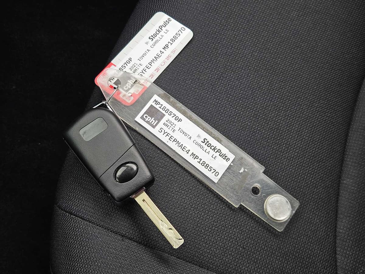 2021 Toyota Corolla - Image 32