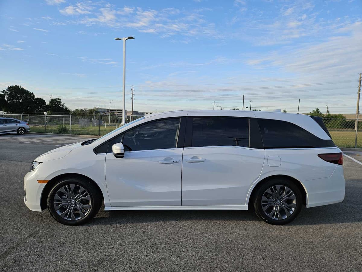 2026 Honda Odyssey - Image 4