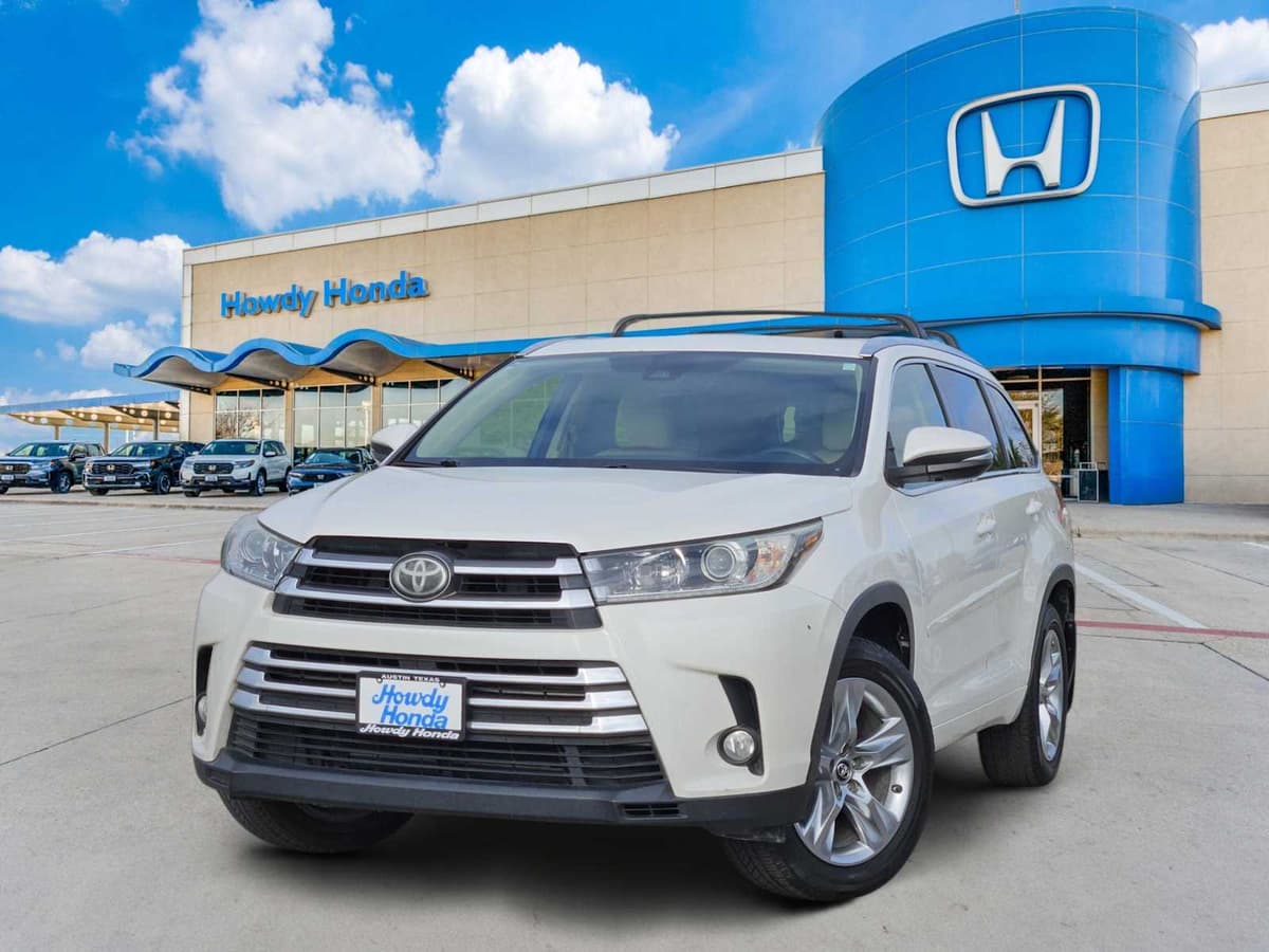 2017 Toyota Highlander - Image 1