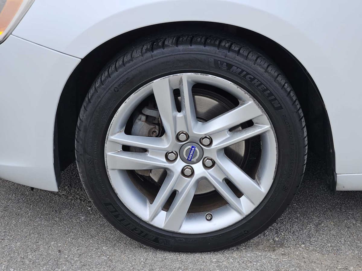 2015 Volvo S60 - Image 9