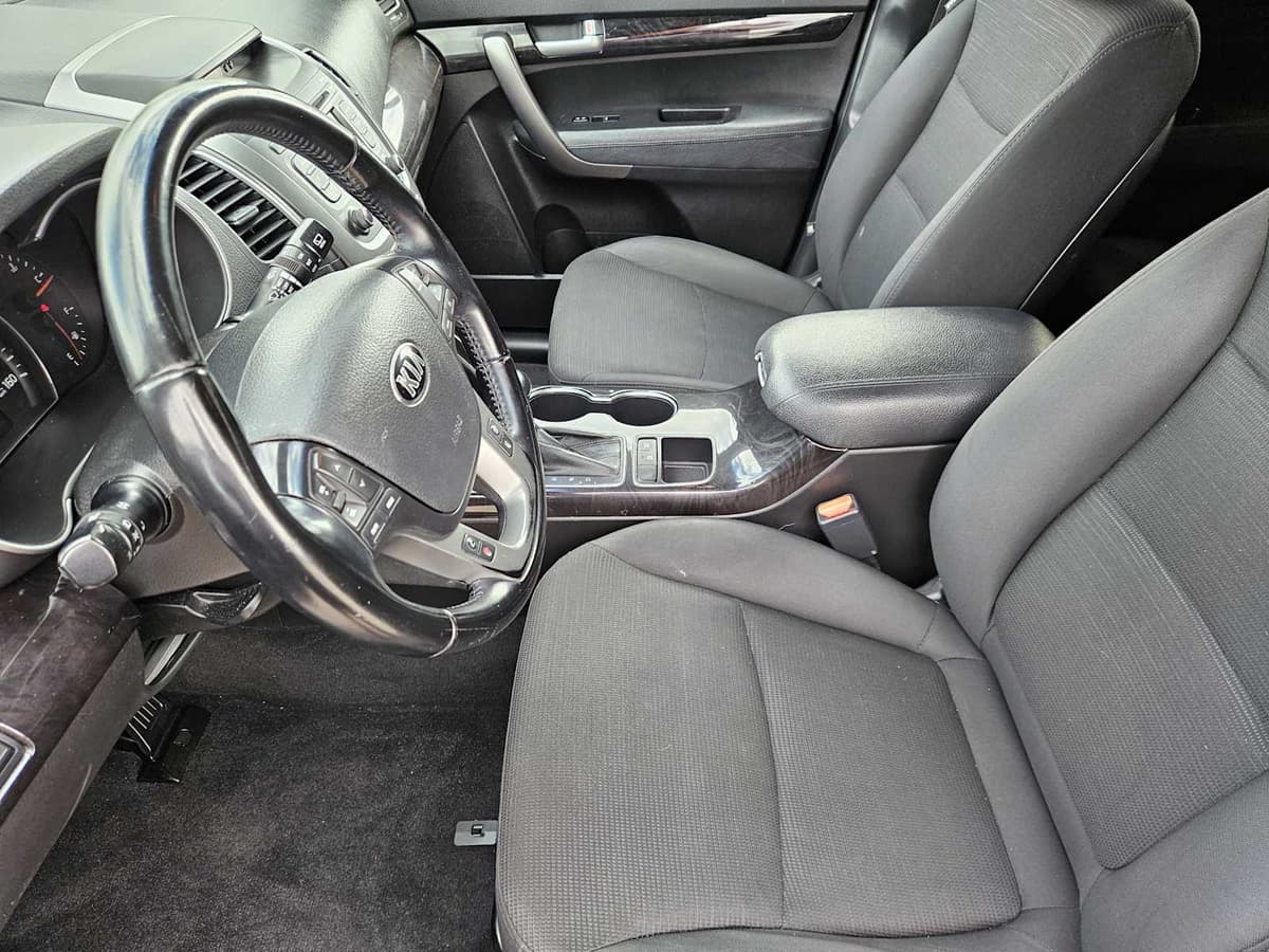 2015 Kia Sorento - Image 13