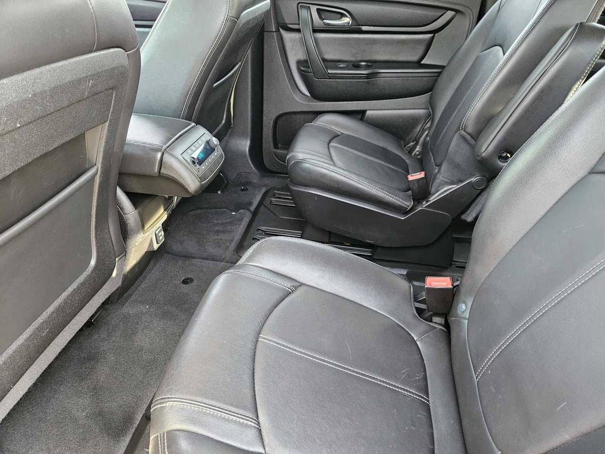 2017 Chevrolet Traverse - Image 28