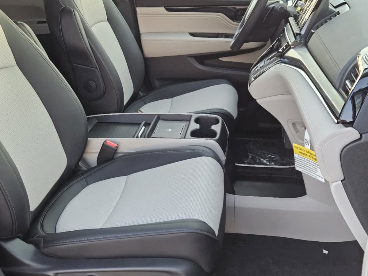 2026 Honda Odyssey - Image 12