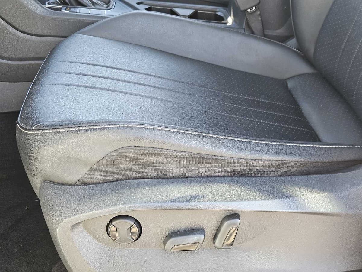 2023 Volkswagen Tiguan - Image 24