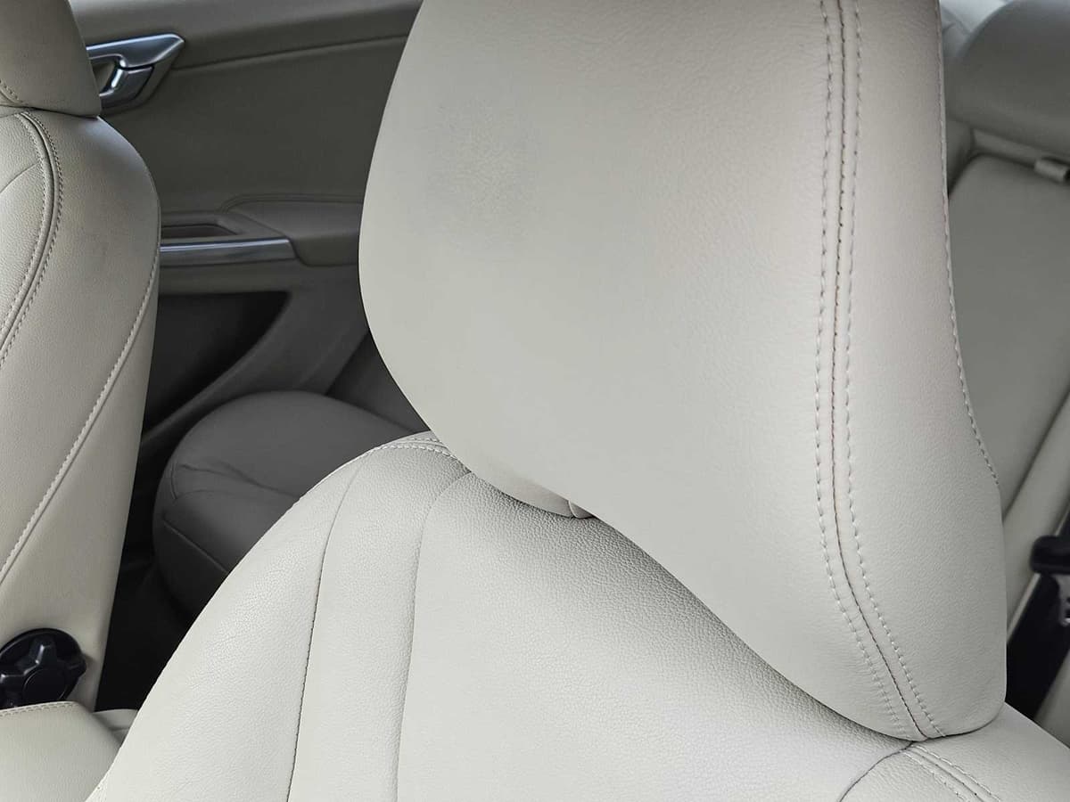 2015 Volvo S60 - Image 14