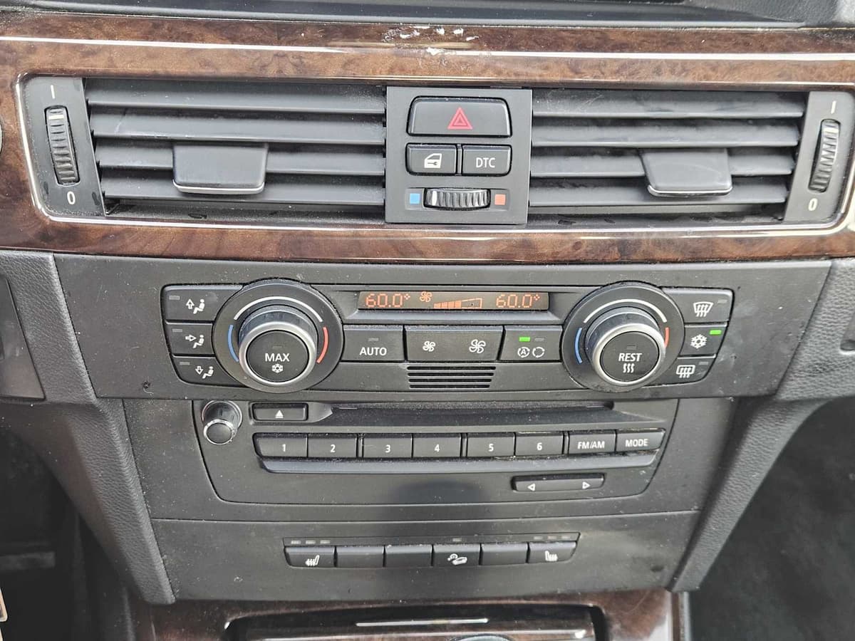 2009 BMW 335i xDrive - Image 18