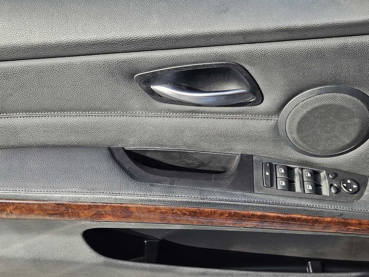 2009 BMW 335i xDrive - Image 21