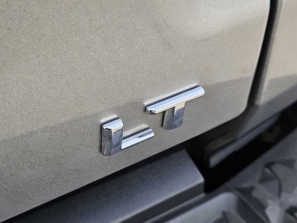 2023 Chevrolet Colorado - Image 12