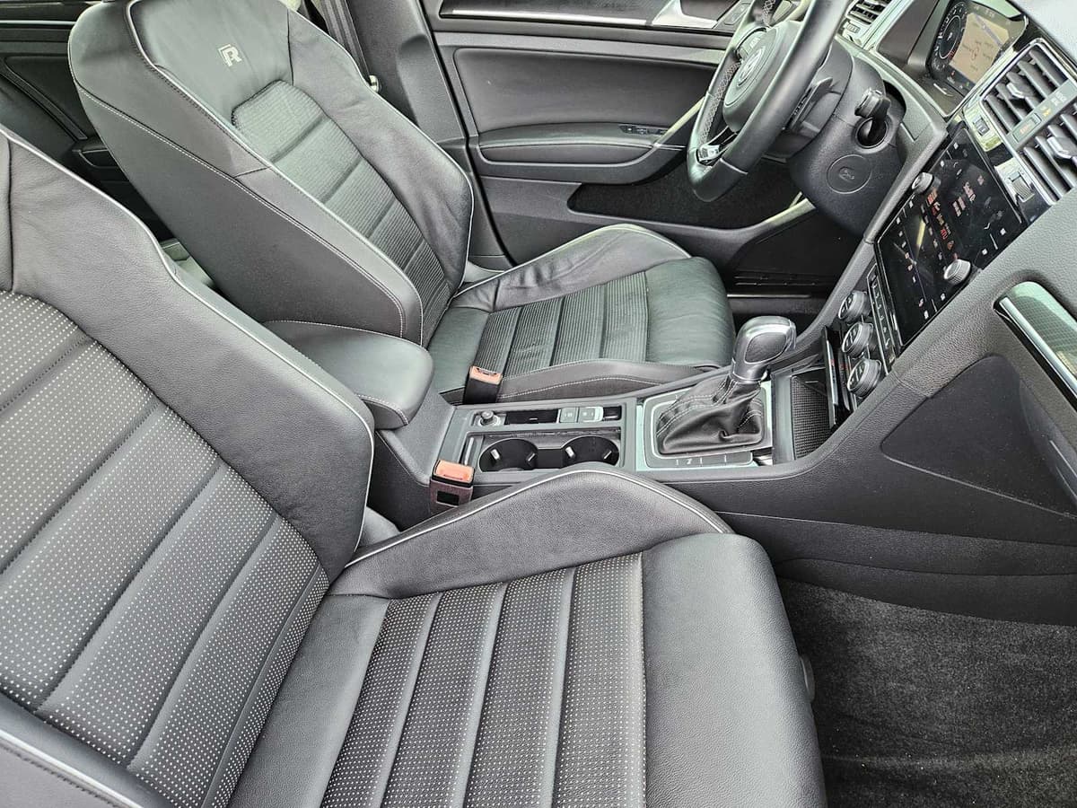 2019 Volkswagen Golf R - Image 14